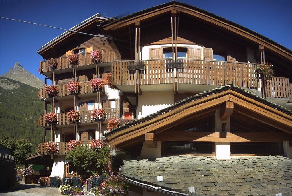 Hotel Vallee De Когне Екстериор снимка