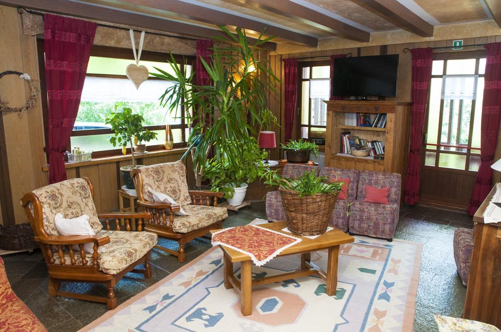 Hotel Vallee De Когне Екстериор снимка