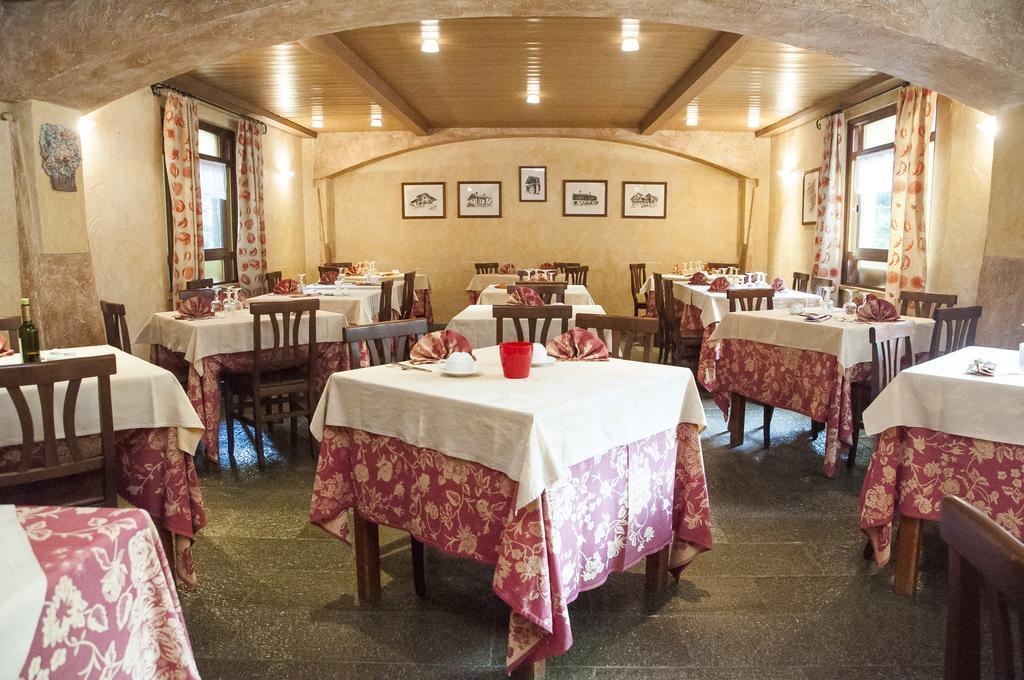 Hotel Vallee De Когне Екстериор снимка